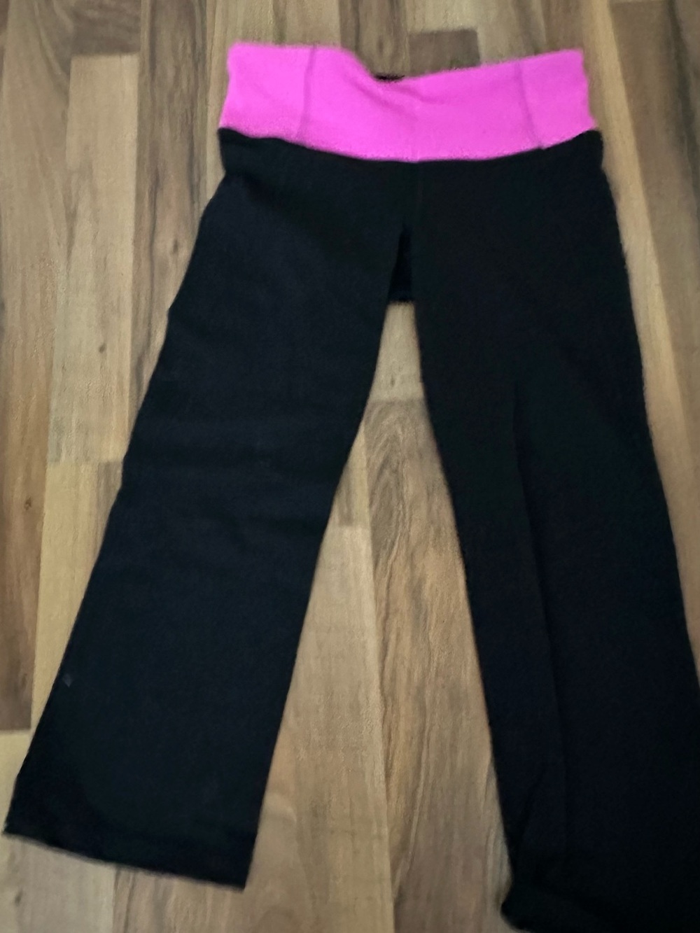 Lululemon Gather and Crow crop workout